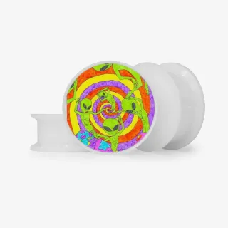 Plug ET com estampa de alienígena em fundo espiral hipnótico, disponível em bases de acrílico, madeira e aço.