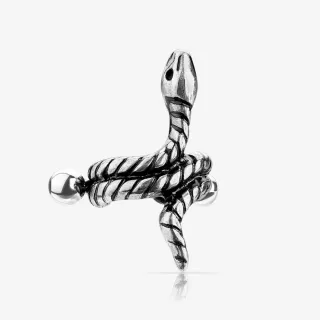 Piercing hélix snake prateado com formato de cobra detalhado para cartilagem da orelha