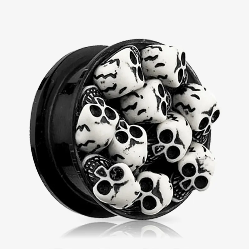 Alargador de acrílico preto modelo plug fechado com estampa de caveiras