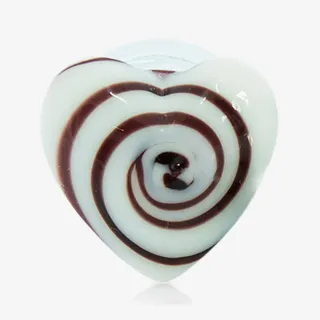 Alargador Plug Vidro Coração preto em formato artístico de coração com acabamento brilhante.