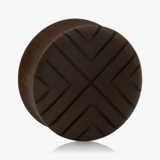 Plug Artesanal de Madeira Imbuia - X - Artesanais