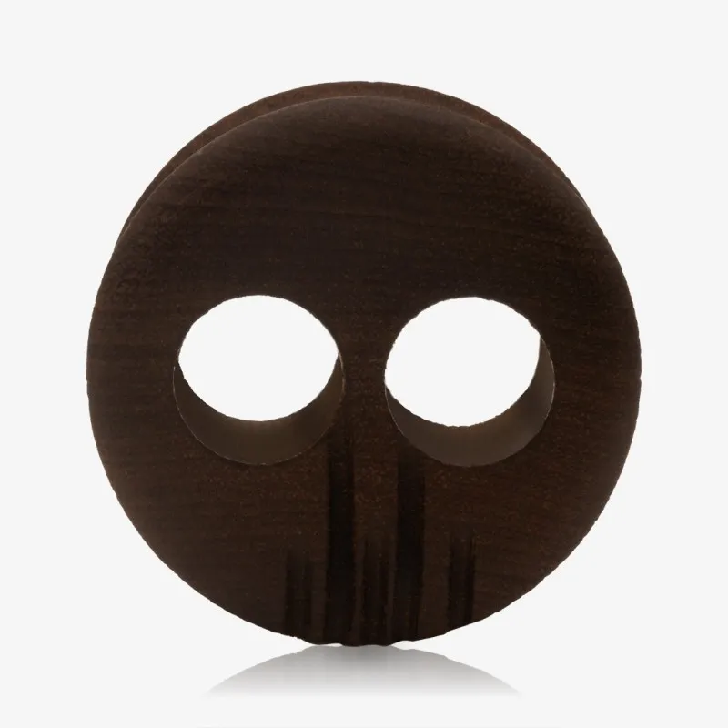 Plug Artesanal de Madeira Imbuia - Caveira - Artesanais