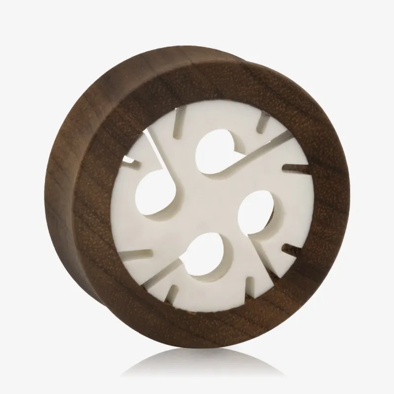 Plug Artesanal de Madeira Imbuia - Detalhado - Artesanais