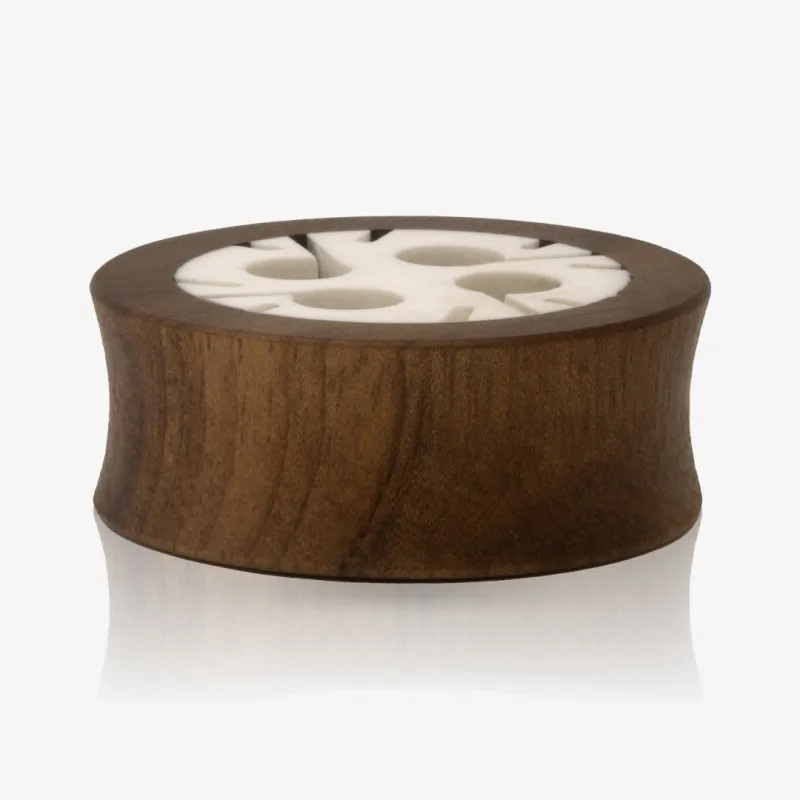 Plug Artesanal de Madeira Imbuia - Detalhado - Artesanais