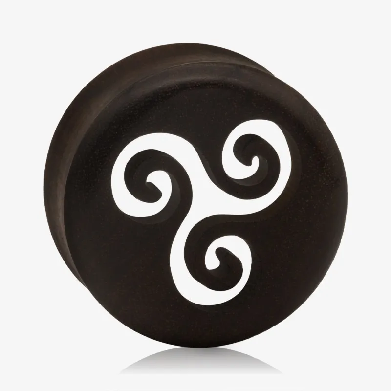 Plug Artesanal de Madeira Imbuia - Triskle Vazado - Artesanais