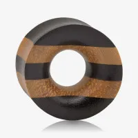 Alargador Plug Madeira Bicolor com Design Vazado e Listrado