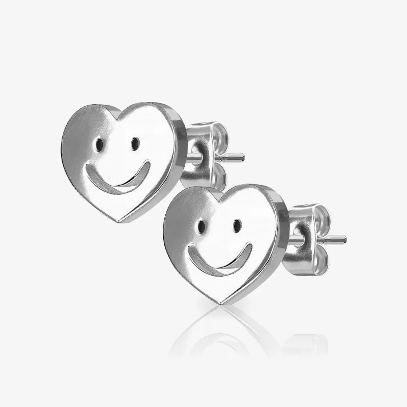 Brinco Coração Smile Par delicado em aço cirúrgico com design feminino e moderno
