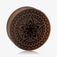 Plug Madeira Imbuia - Flor Gravada: Arte Única | ALARGS