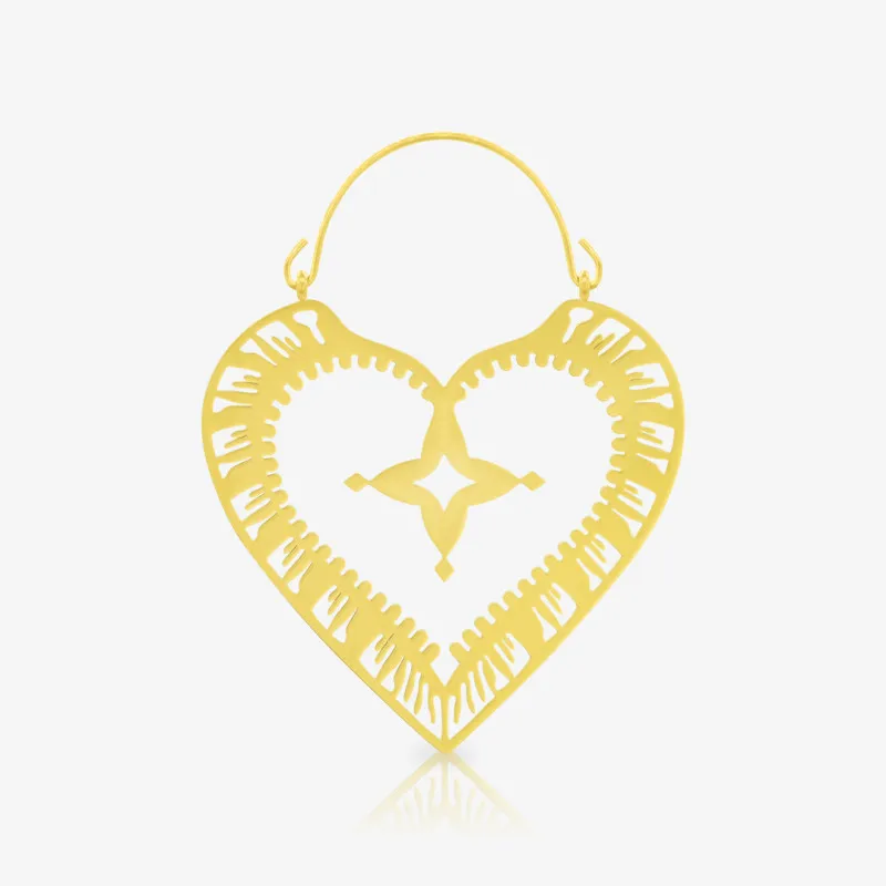 Brinco Dourado Coração Unidade com design delicado em formato de coração