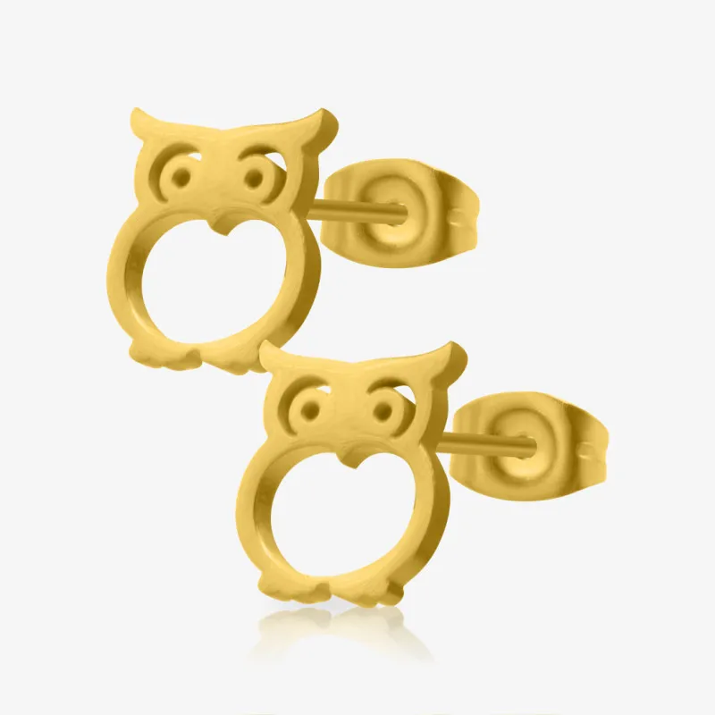 Brinco dourado corujinha par em formato pequeno e delicado com acabamento brilhante