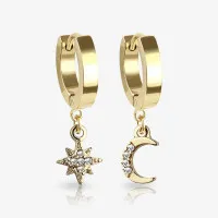 Brinco Dourado Pendente Lua com design celestial e brilho