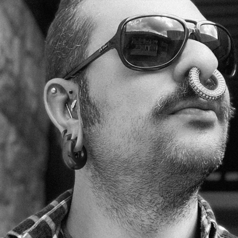 Piercing Argola Grossa de Aço Cirúrgico Preto - Clicker - Piercings Argola