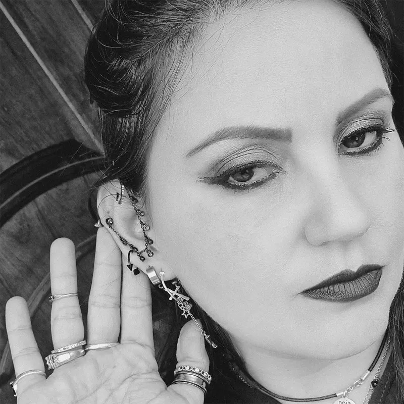 Piercing Ferradura Preta com Spikes em Aço Cirúrgico