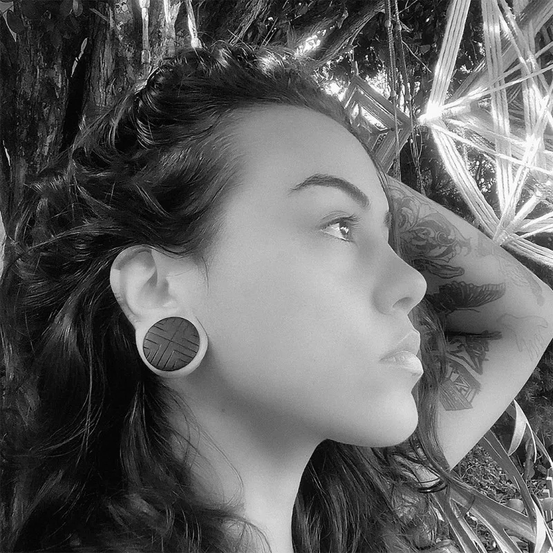 Plug Artesanal Madeira Imbuia X - Estilo Único | ALARGS