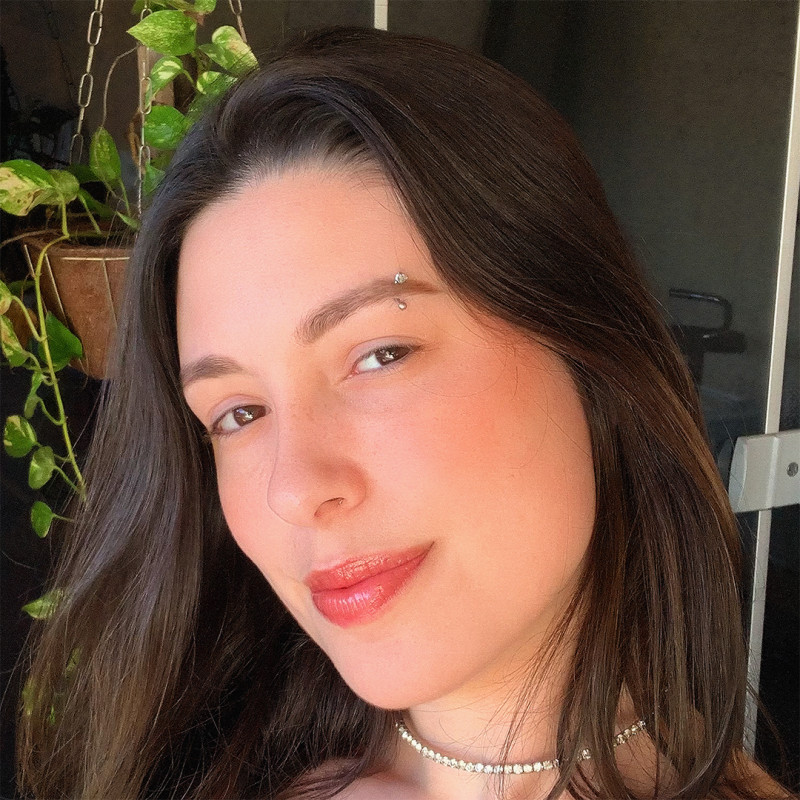 Piercing Sobrancelha Zircônia Coração – Elegância e Brilho