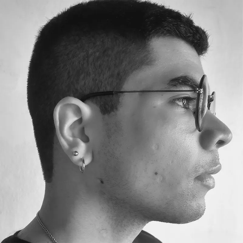 Brinco de Bolinha Prateado Masculino | ALARGS