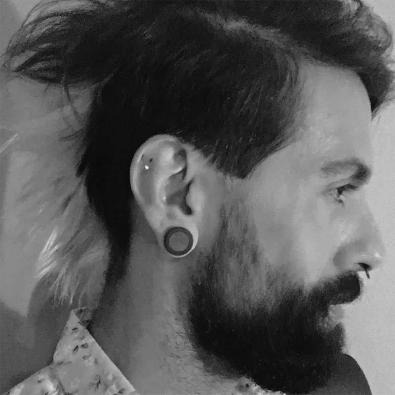 Piercing Labret Monroe Bolinha Aço com acabamento prateado