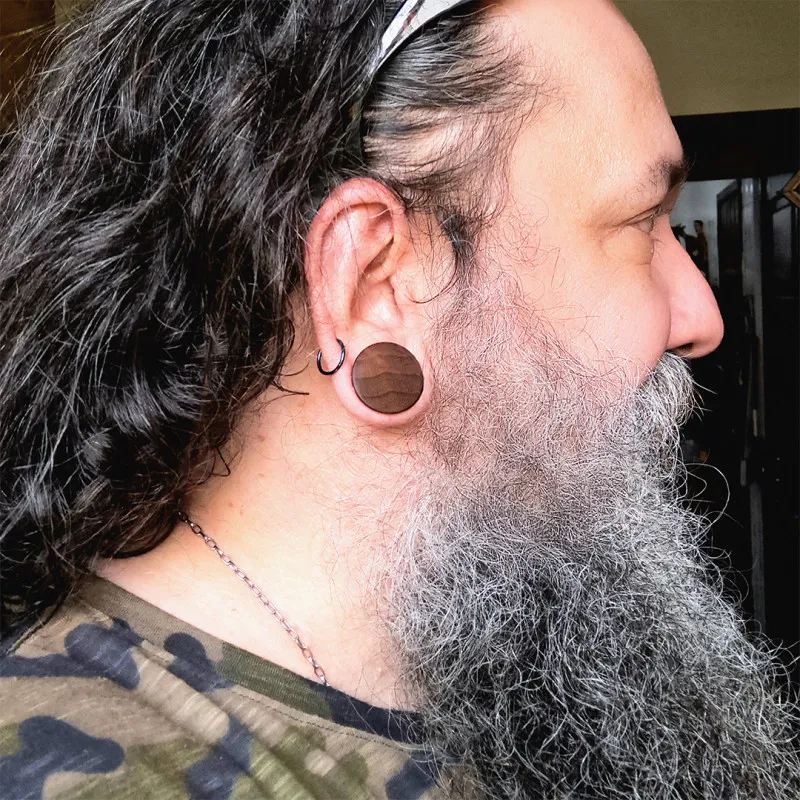 Plug Imbuia Côncavo Artesanal: Tom Escuro | Alargs