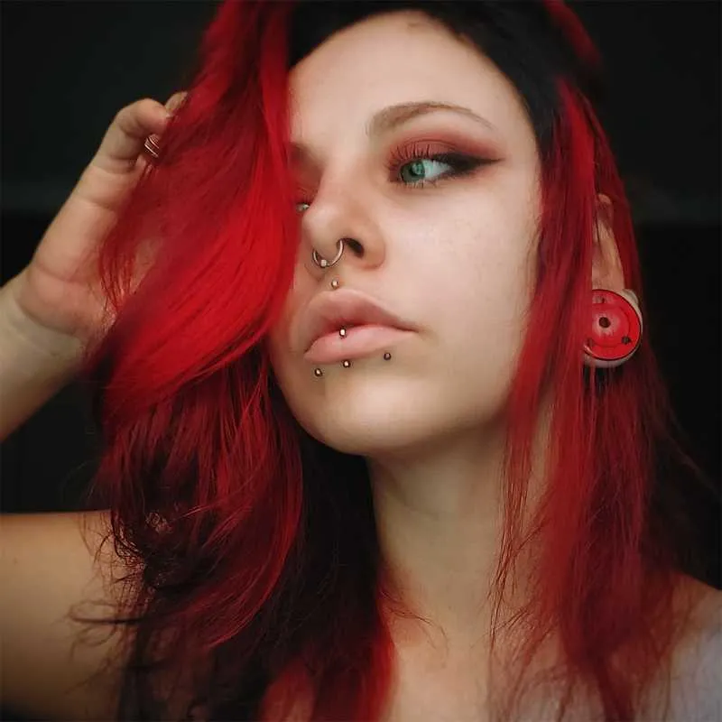 Piercing Curvo Bolinha em Aço Cirúrgico Prateado Seguro