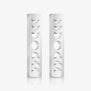 Brinco fases da lua em aço prateado com design místico e elegante