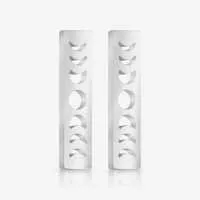 Brinco Fases da Lua – Design Místico e Prateado Exclusivo