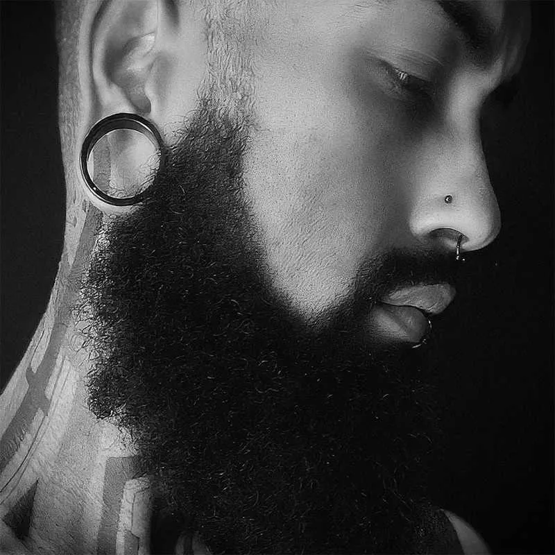 Labret Monroe Preto Bolinha em Aço | Piercing com Estilo