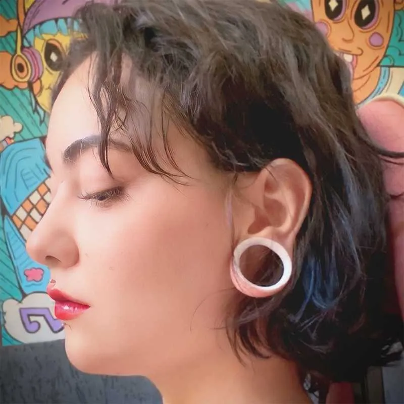 Plug Silicone Branco Redondo Vazado Flexível e Confortável