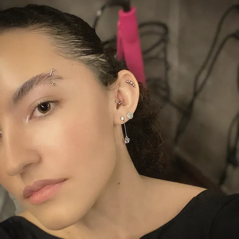 Piercing Labret Monroe Bolinha Aço com acabamento prateado