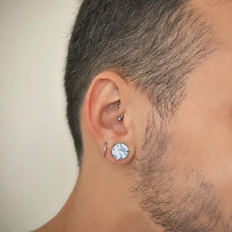 Piercing Curvo Bolinha em Aço Cirúrgico Prateado Seguro