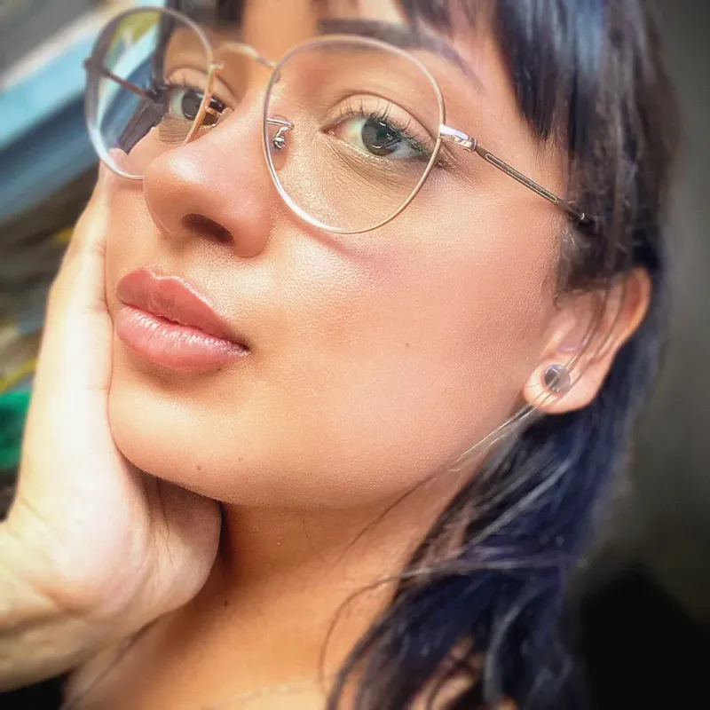 Plug Acrílico Transparente Fechado Reto e Confortável