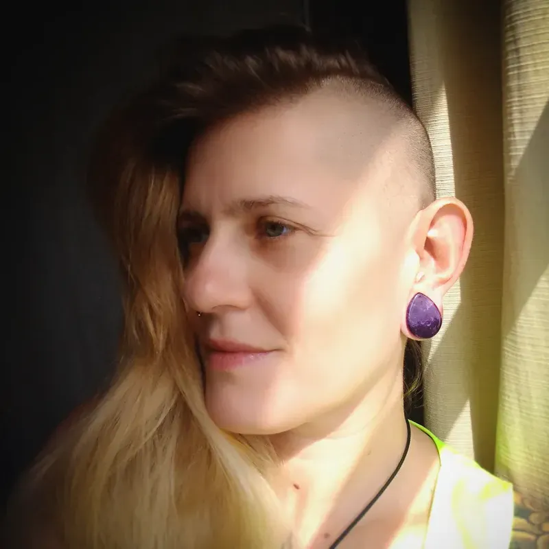 Plug de Pedra Ametista em Formato Gota Natural