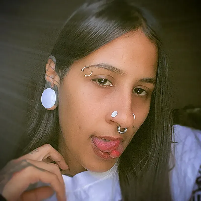 Piercing ferradura prateado com bolinha de aço | ALARGS