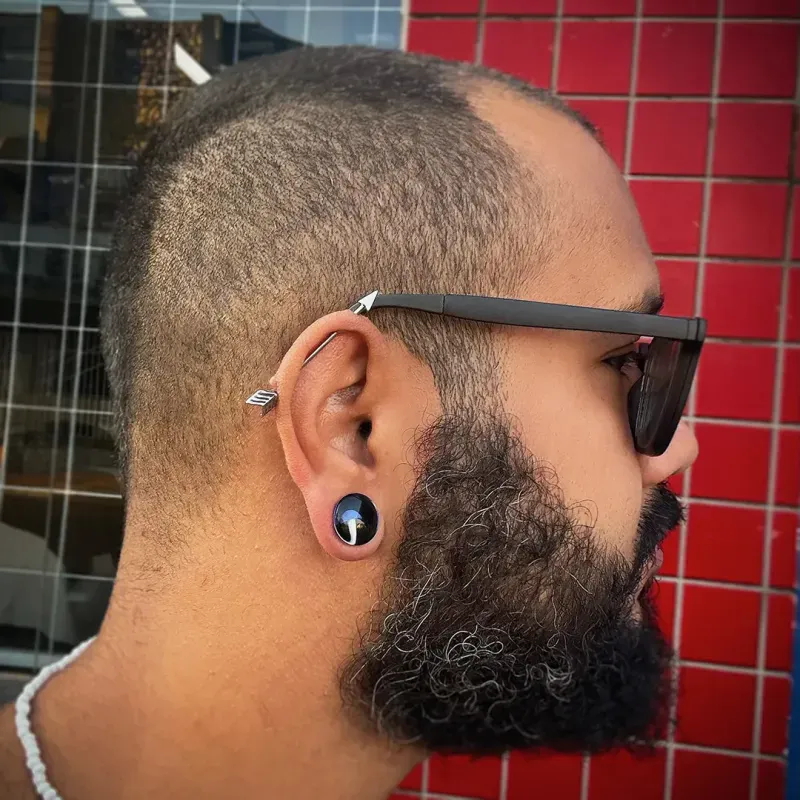 Piercing Transversal Flecha em Aço Prata com Design Moderno