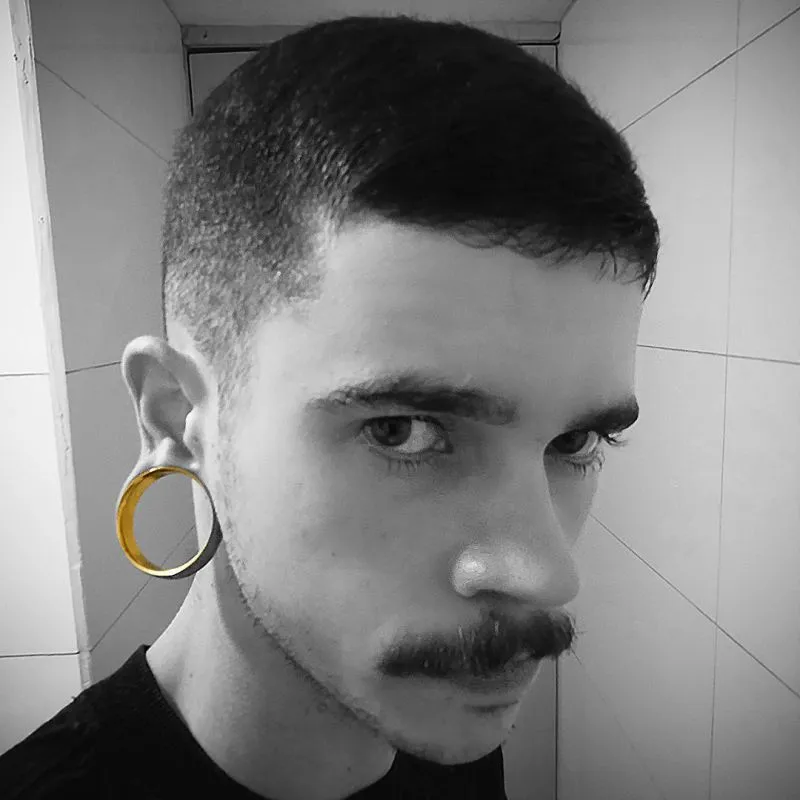 Alargador Aço Cirúrgico Dourado Flangeado: Elegância