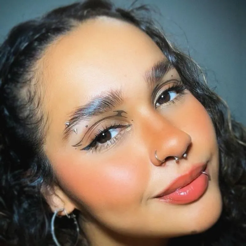 Piercing Curvo Spike em Aço Cirúrgico Prateado