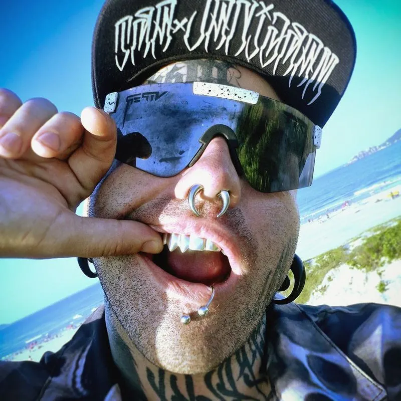 Piercing ferradura prateado com bolinha de aço | ALARGS