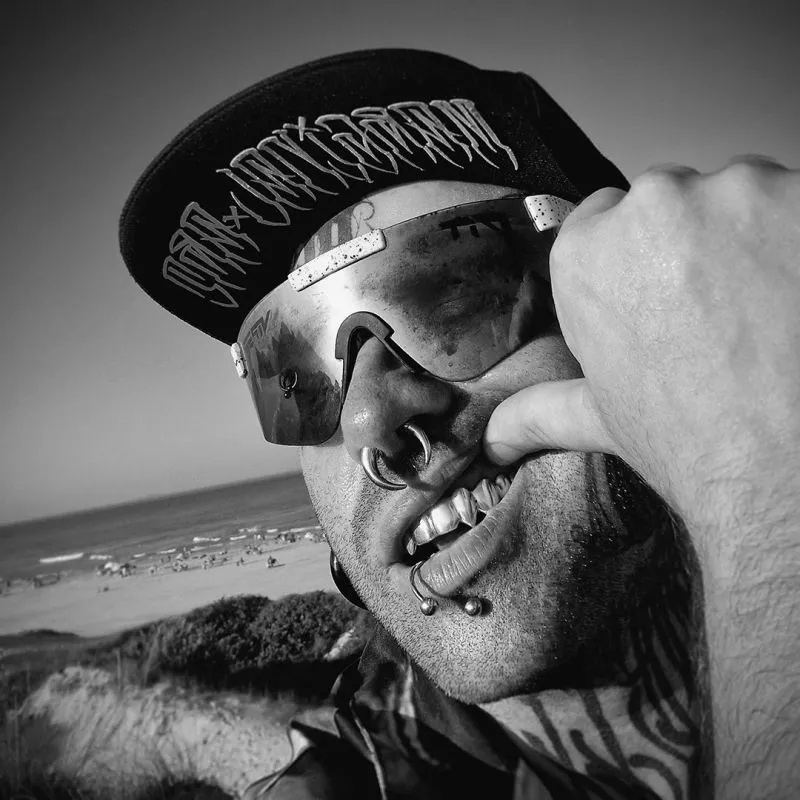 Alargador Meia Lua Aço Preto com Anéis: Ousado | ALARGS