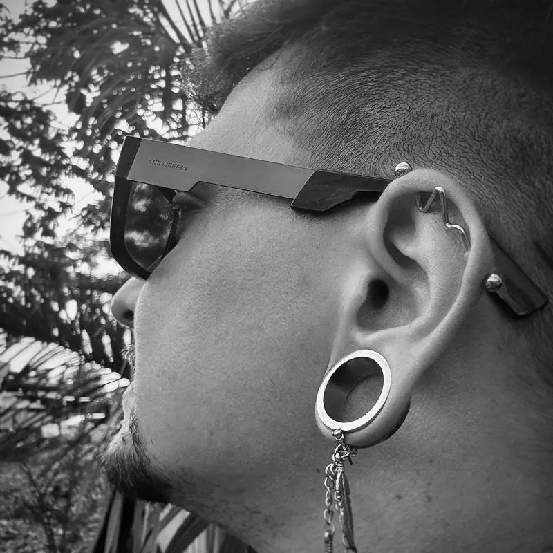 Piercing Transversal Batimento em Aço Cirúrgico Prateado