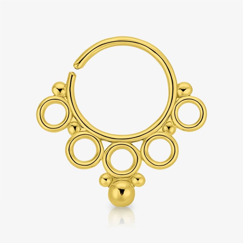 Piercing septo dourado com anéis ornamentais femininos e delicados
