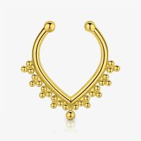 Piercing septo falso dourado com design indiano delicado