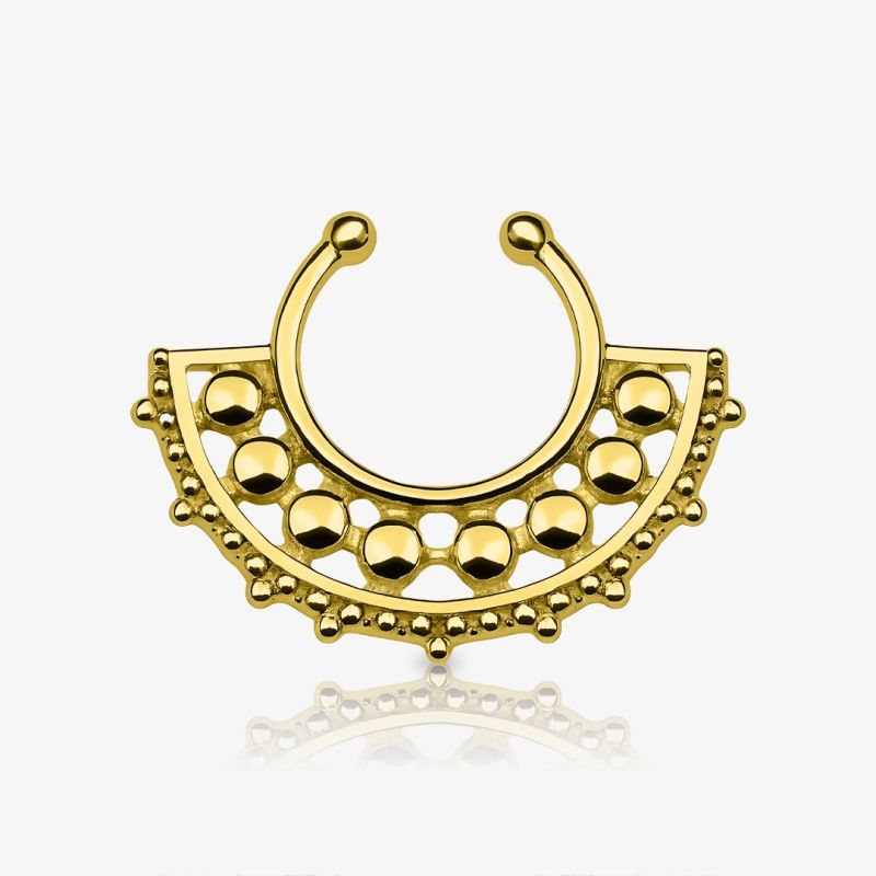 Piercing Septo Falso Indiano dourado com acabamento detalhado e ornamentos inspirados na cultura indiana