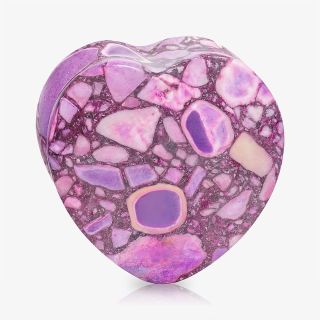 Plug de Pedra Rosa em formato de coração visto de frente