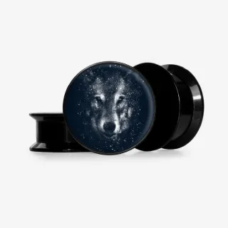 Plug Lobo Sombrio Base com estampa de lobo místico sob fundo escuro