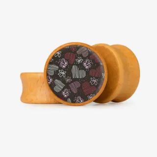 Plug Traços de Amor com estampa romântica em formato de coração